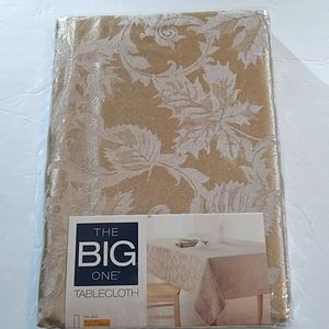 Nwt 60"x84" fabrics fall tablecloth